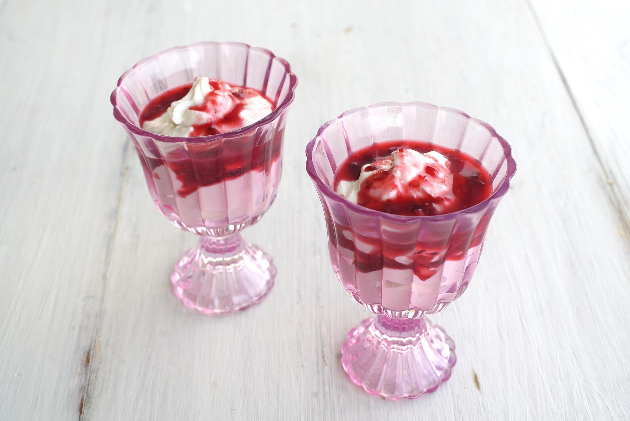 Quick-velvety-vanilla-cream-with-mix-berries-sauce-recipe-dessert-1