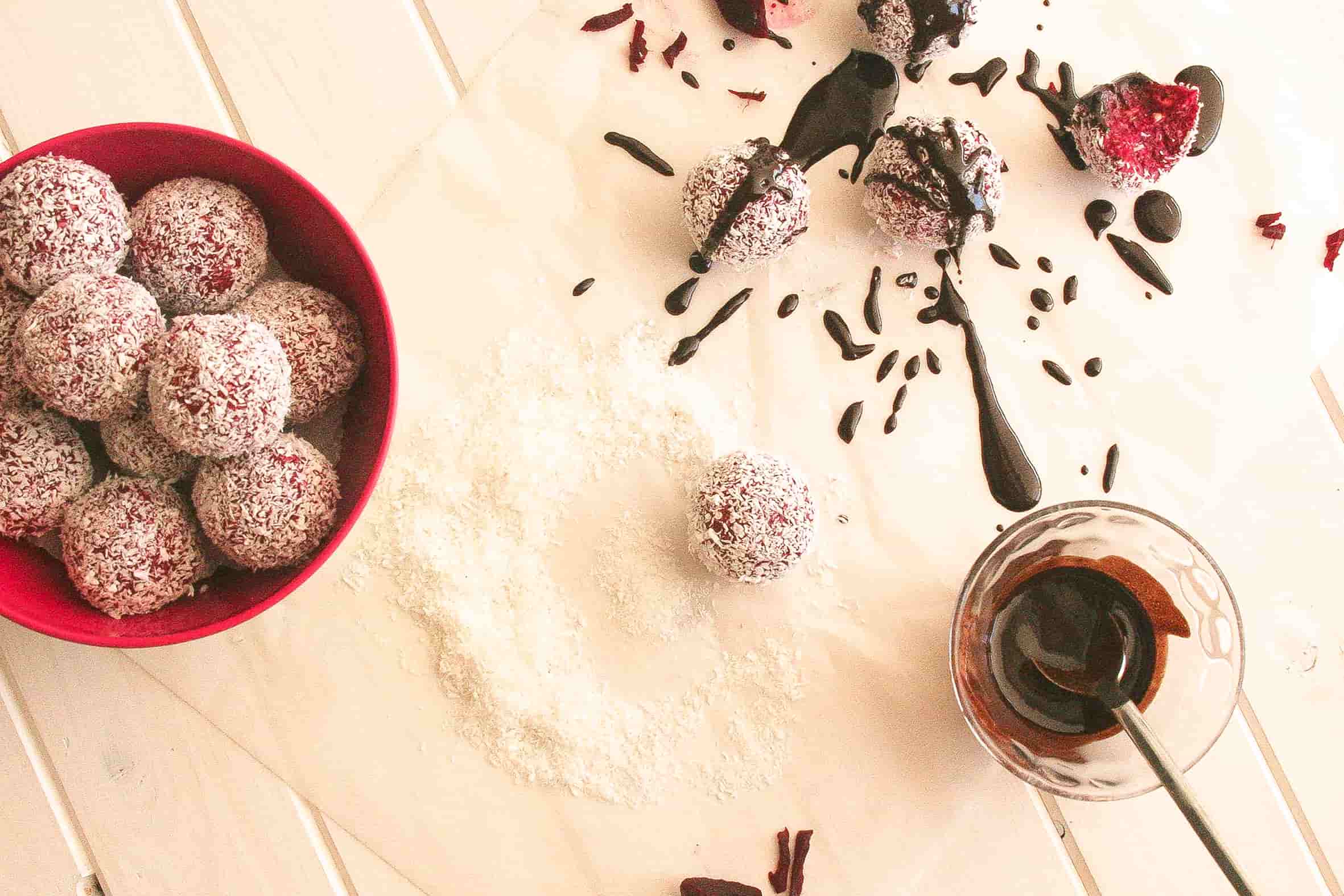 Red-velvet-truffles-homemade-chocolate-sauce-1-recipe-dessert