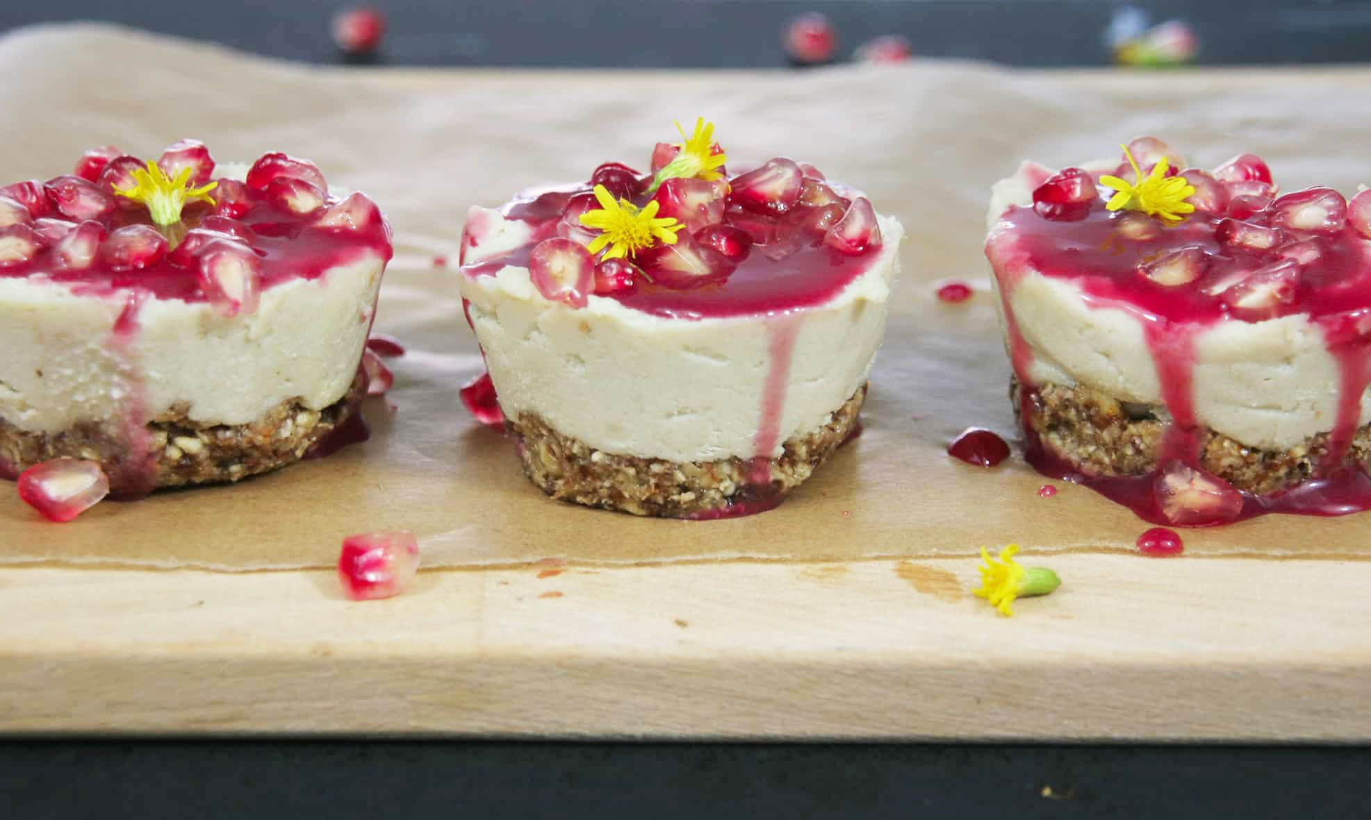 Vegan-mini-cheesecake-pomegranate-raspberry-syrup5-recipe-dessert