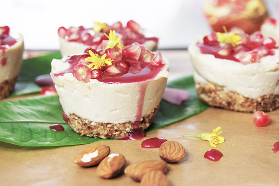 Vegan-mini-cheesecake-pomegranate-raspberry-syrup9-recipe-dessert