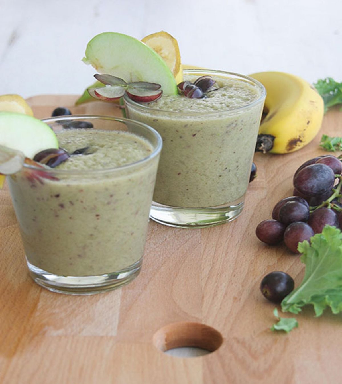 Apple, kale & grape detox smoothie  - Delicious & Nutritious